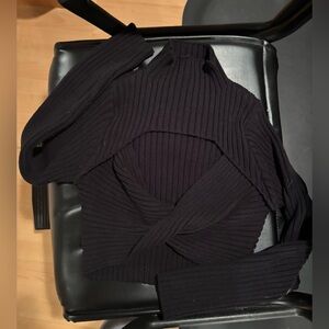 Forever 21 Black Ribbed Twist cropped sweater